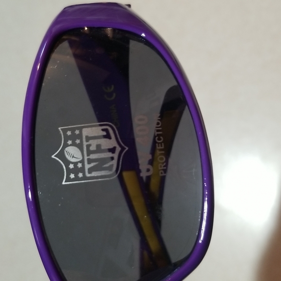 Vikings NFL UV 400 Protection sunglasses. - Picture 5 of 5